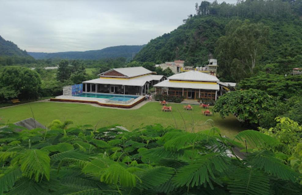 Four Banyans Spirit&Nature Resort Raipur  Bagian luar foto