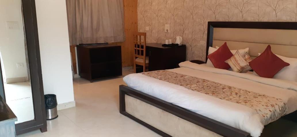 Four Banyans Spirit&Nature Resort Raipur  Bagian luar foto