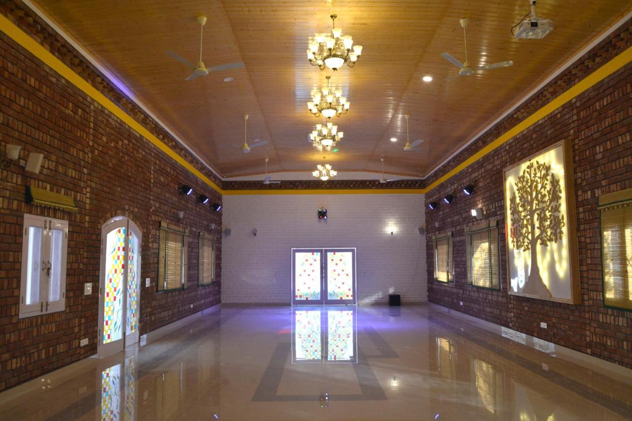 Four Banyans Spirit&Nature Resort Raipur  Bagian luar foto
