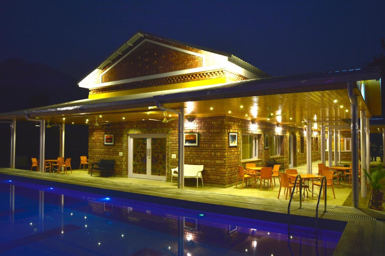 Four Banyans Spirit&Nature Resort Raipur  Bagian luar foto