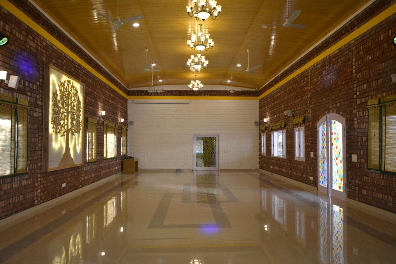 Four Banyans Spirit&Nature Resort Raipur  Bagian luar foto