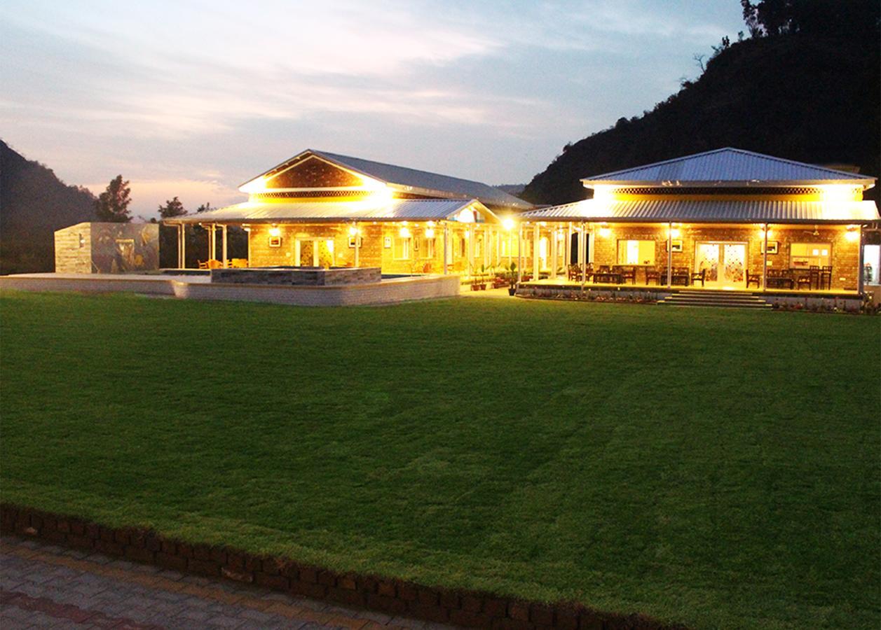 Four Banyans Spirit&Nature Resort Raipur  Bagian luar foto