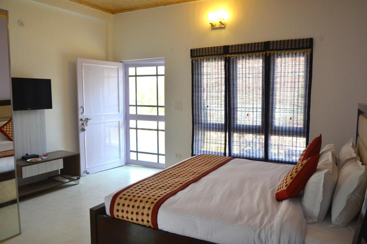Four Banyans Spirit&Nature Resort Raipur  Bagian luar foto